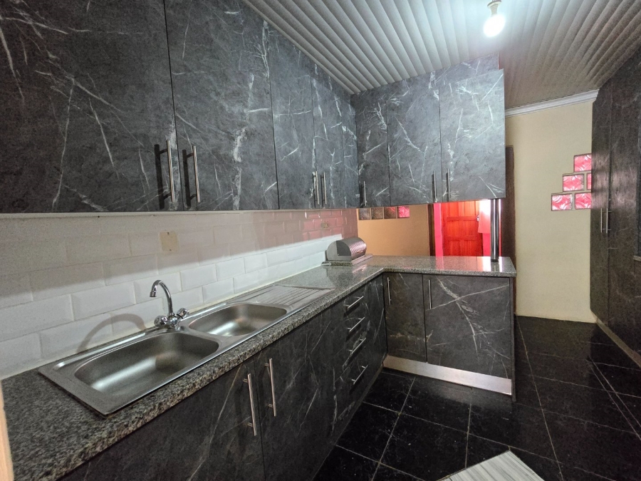 3 Bedroom Property for Sale in Lentegeur Western Cape